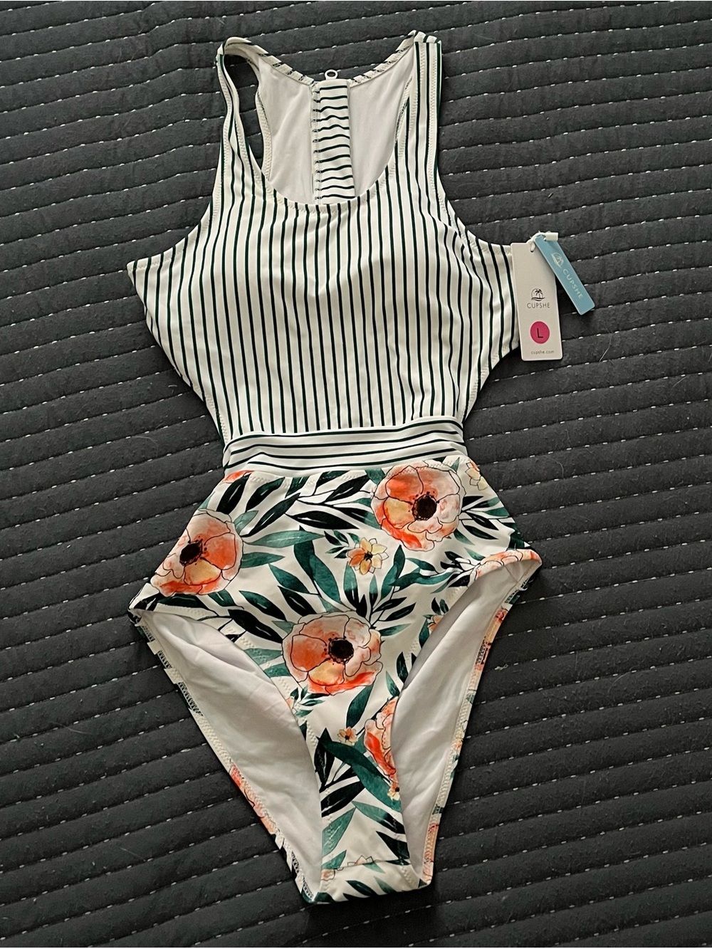 Super cute never worn CUPSHE one piece with zipper and tie waist, size L